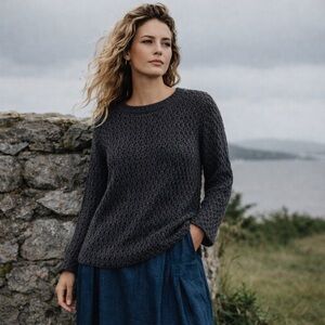 Peregrine Pure Wool Sweater Medium Chunky Knit Textured Fisherman Crewneck